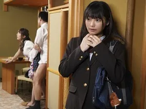 Cục vàng mới lớn cướp chồng yêu của mẹ